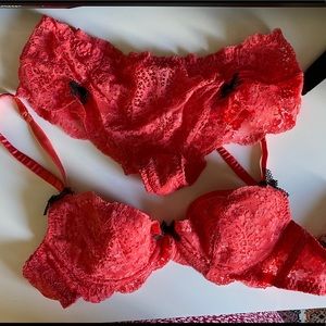 Coral Agent Provocateur bra & panties (both).